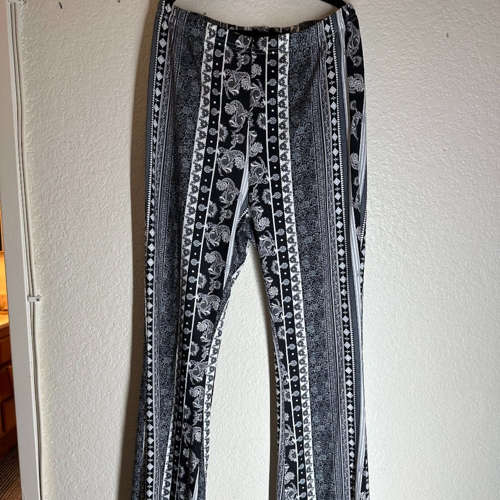White Black Tribal Boho Print Pants Size M